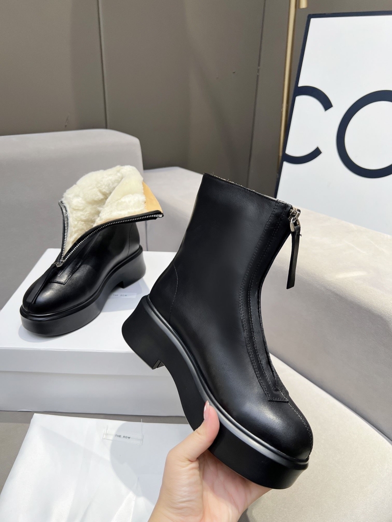 The R0w boots